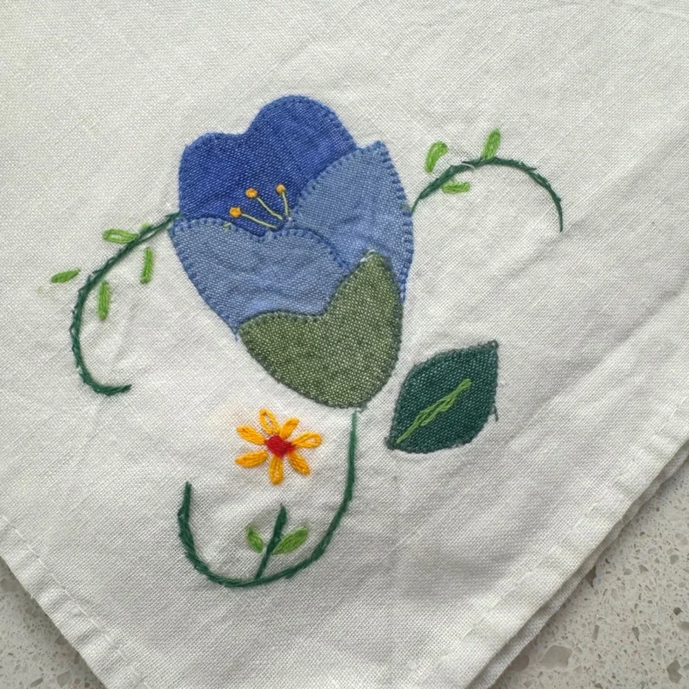 Vintage 1940s Floral Tablecloth and Napkins Set, Large 95